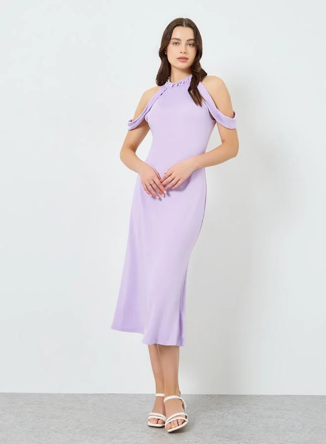 تايك تو فستان ميدي ضيق مكشوف الأكتاف ومزين بلؤلؤ صناعي